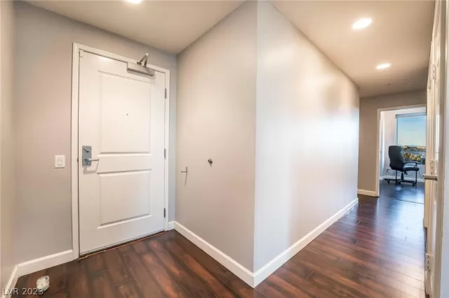 MLS: 2467310 Condo For Sale