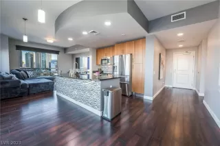 Photo #2: 2467310 Listing 