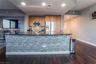 Photo #3: 2467310 Listing 