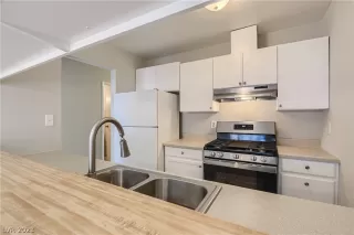 Photo #4: 2467324 Listing 