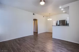 Photo #4: 2467328 Listing