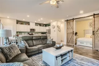 Photo #4: 2467347 Listing