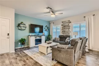 Photo #5: 2467347 Listing