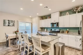 Photo #6: 2467347 Listing