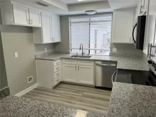 Photo #2: 2467359 Listing