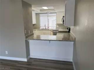 Photo #3: 2467359 Listing