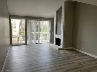 Photo #4: 2467359 Listing