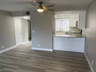 Photo #6: 2467359 Listing