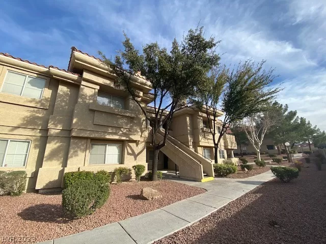 MLS: 2467381 Condo For Sale