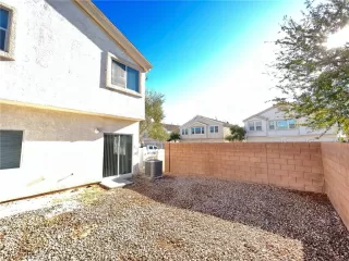 Photo #3: 2467406 Listing