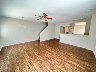 Photo #5: 2467406 Listing