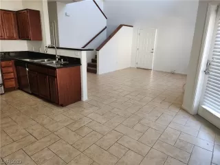 Photo #5: 2467413 Listing 