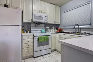 Photo #6: 2467443 Listing 