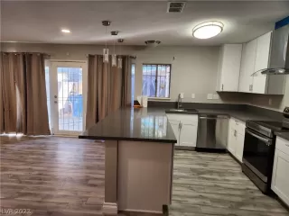 Photo #4: 2467450 Listing