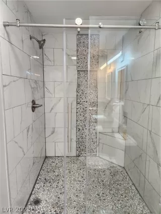 Photo #6: 2467450 Listing