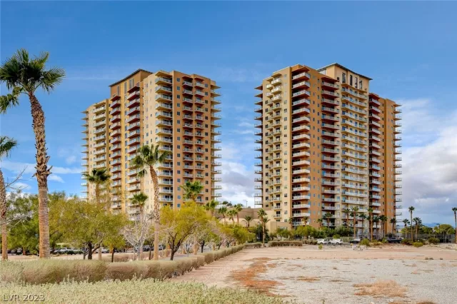 MLS: 2467565 Condo For Sale