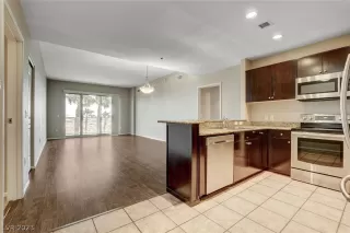 Photo #2: 2467565 Listing 