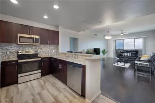Photo #5: 2467596 Listing 