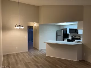 Photo #2: 2467605 Listing