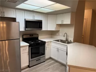 Photo #3: 2467605 Listing