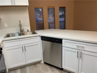 Photo #4: 2467605 Listing