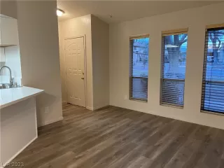 Photo #5: 2467605 Listing