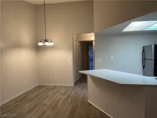 Photo #6: 2467605 Listing