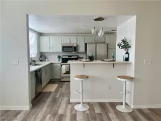 Photo #5: 2467611 Listing