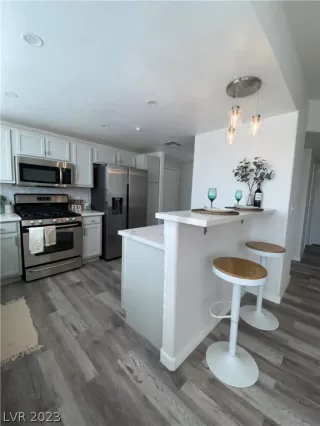 Photo #6: 2467611 Listing