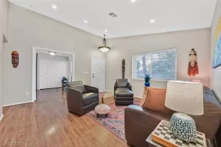 Photo #2: 2467629 Listing