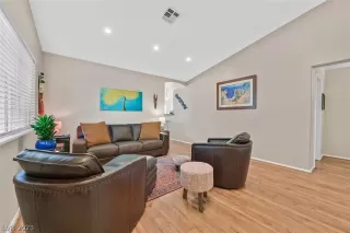 Photo #3: 2467629 Listing