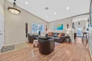 Photo #4: 2467629 Listing