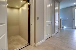 Photo #4: 2467645 Listing 