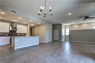 Photo #5: 2467645 Listing 