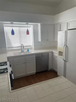 Photo #2: 2467664 Listing