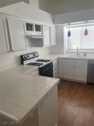 Photo #3: 2467664 Listing