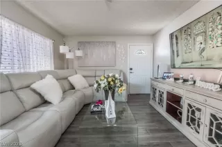 Photo #3: 2467679 Listing 