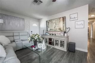 Photo #4: 2467679 Listing 