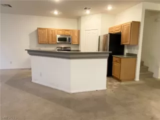 Photo #3: 2467690 Listing