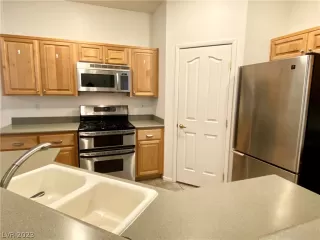 Photo #4: 2467690 Listing