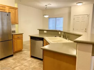 Photo #5: 2467690 Listing