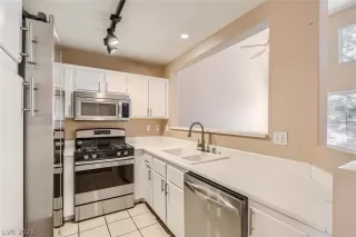 Photo #5: 2467698 Listing 