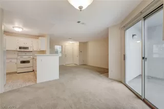 Photo #6: 2467715 Listing