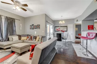 Photo #5: 2467728 Listing 