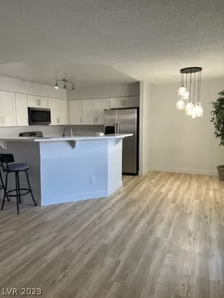 Photo #3: 2467734 Listing