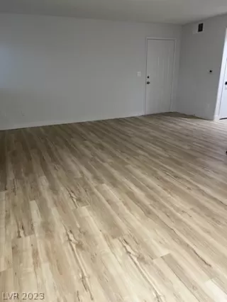 Photo #5: 2467734 Listing