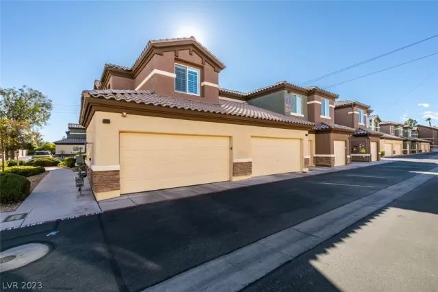 MLS: 2467781 Condo For Sale