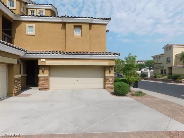 MLS: 2467802 Condo For Sale