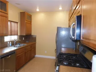 Photo #1: 2467802 Listing 