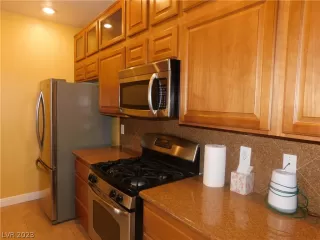 Photo #2: 2467802 Listing 